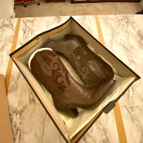 GH BASS Shoes - GHBass Brown leather boots nib sz 6.5